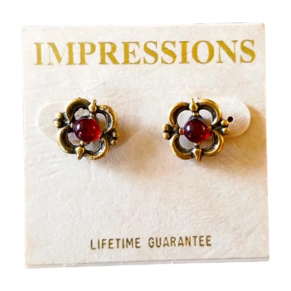 Vintage golden  stud earrings with red stones